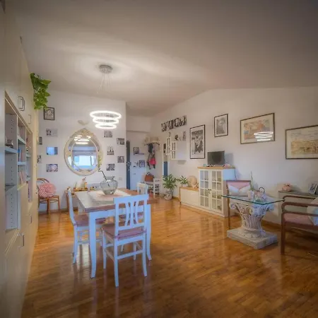 Dalila Con Terrazza Panoramica Viareggio