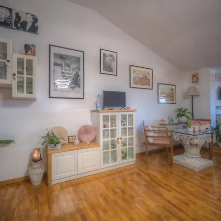Dalila Con Terrazza Panoramica Viareggio