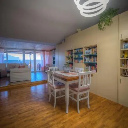 Dalila Con Terrazza Panoramica Apartament